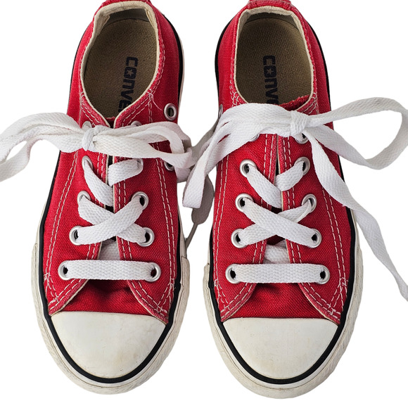 Shoes Youth size 11 red Converse low tops kids lace up sneakers - Picture 2 of 7